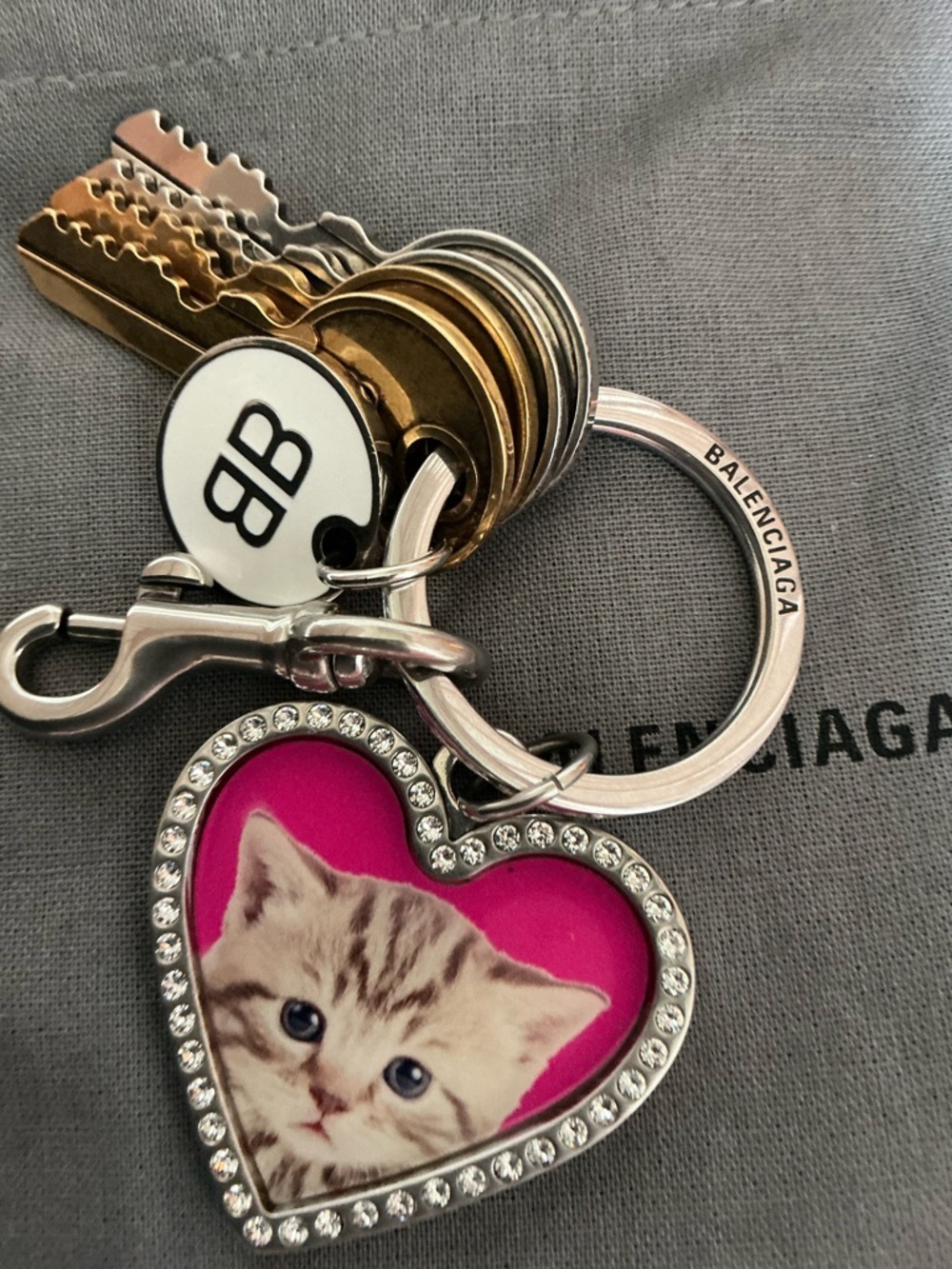 BEAUTIFUL BALENCIAGA HEART CAT EMBELLISHED KEYCHAIN KEYRING BAG CHARM - Picture 3 of 16